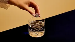 Hoe familiejuwelen weer laten glanzen: goud en zilver thuis schoonmaken