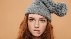 Zo draag je het niet meer: 7 fouten met een muts waardoor zelfs een dure donsjas eruitziet alsof hij van de markt komt