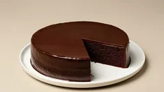 Het geheim van de Sachertorte: hoe krijg je die unieke smaak en zachtheid?
